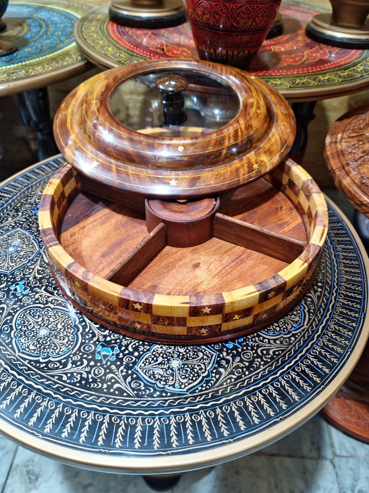 Wooden Snack/Dry Fruit Tray with Glass Lid (تقسیم دار خشکی کا لکھڑی ٹرے)